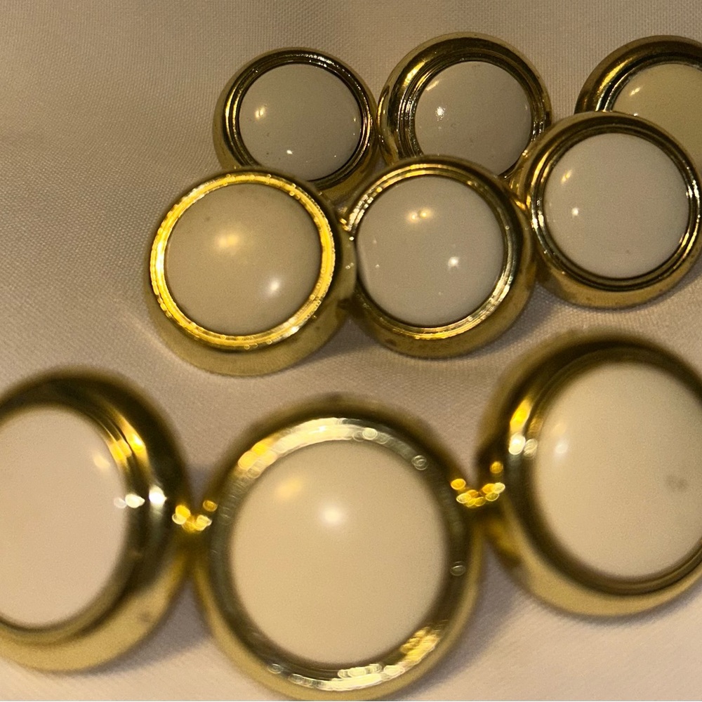 White with Gold Trim Drawer Knobs